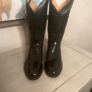New Justin Boot 3040. 12” high. New Im box. 8.5 D. Retails for 250.00.